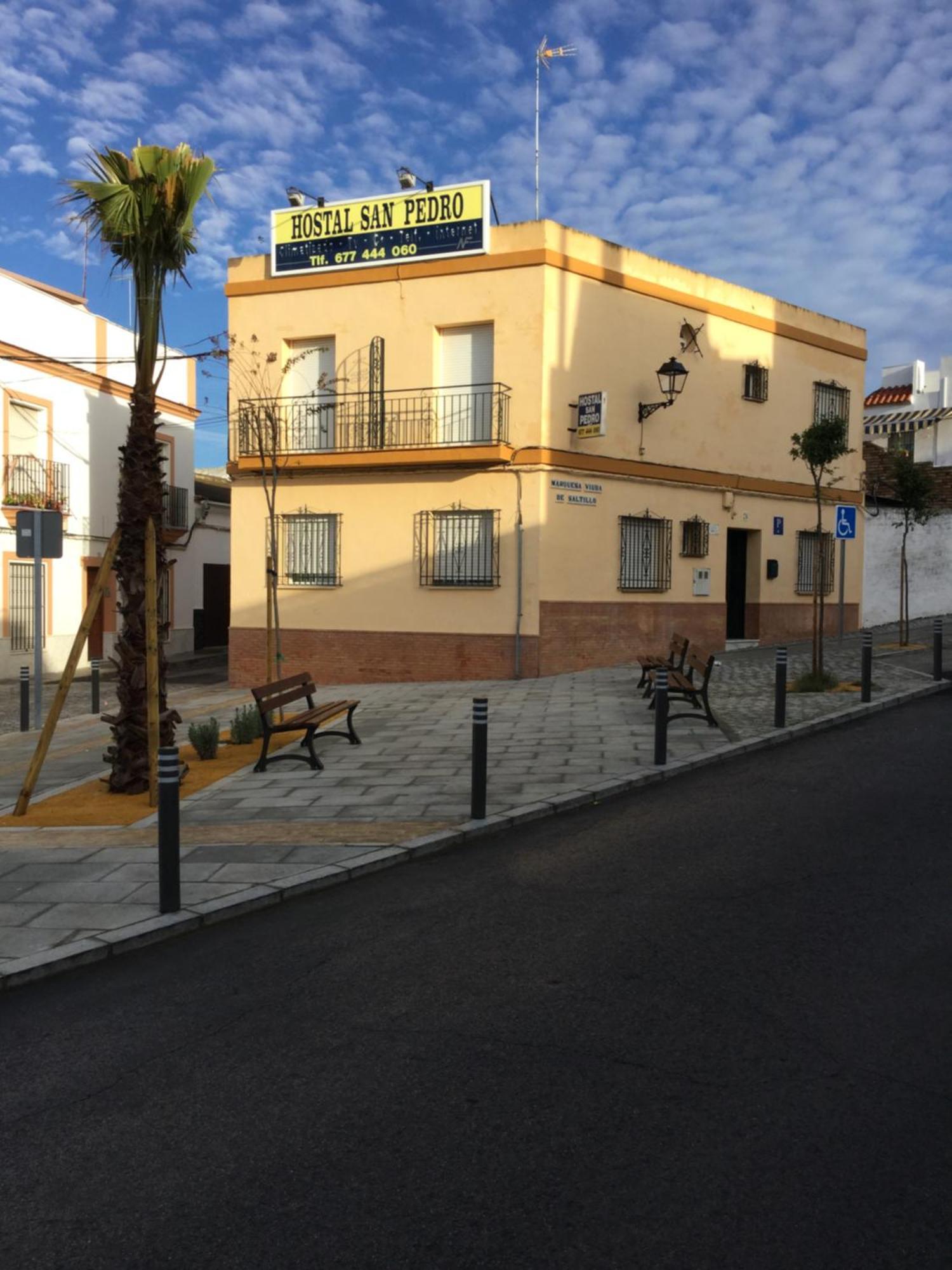 Hostal San Pedro Sanlucar la Mayor Exterior photo
